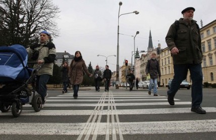 Škola pro chodce: Zapomeňte na to, že máte přednost a buďte vidět 