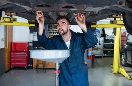Jarní servis auta není dobré podcenit. 5 věcí, které je po tuhé zimě třeba zkontrolovat