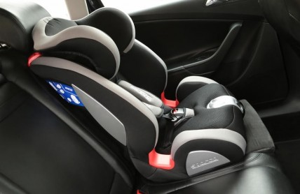 Vybíráme dětskou autosedačku: Podle čeho vybírat a jak ji správně upevnit?