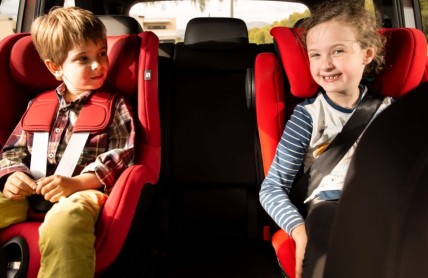 Dětské autosedačky: Jak správně převážet děti v autě?